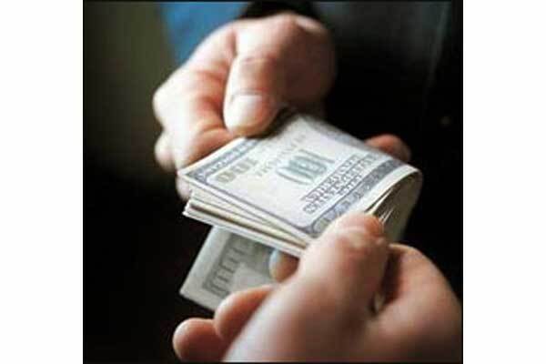Средняя взятка в Украине – почти 10 тысяч долларов