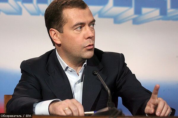 Медведев начал качать перед Украиной газовые права
