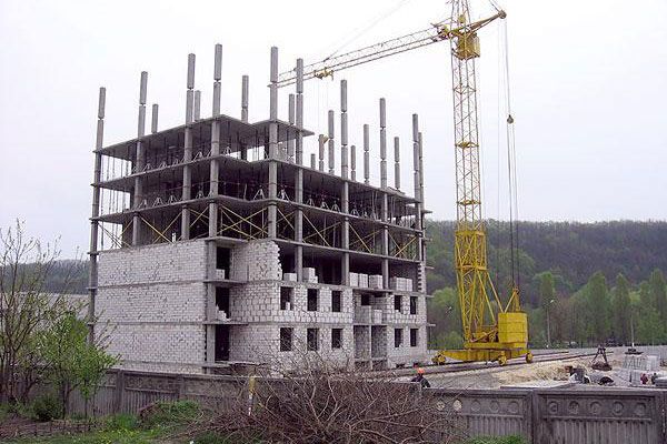 Ющенко придумал, как достроить почти готовое жилье