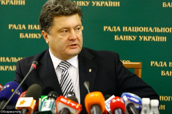 Порошенко считает укрепление гривни нецелесообразным