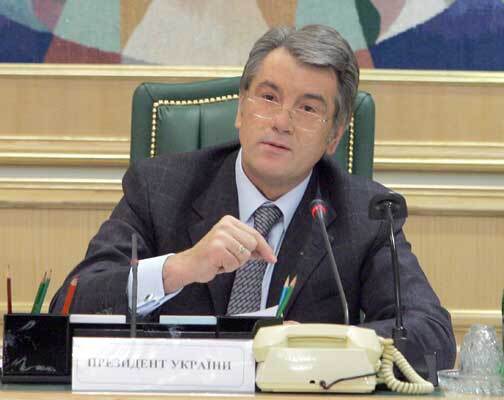 Ющенко призвал банкиров не терпеть болтовню Тимошенко
