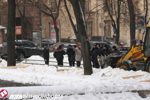Сквер на Прорезной пострадал от рук вандалов
