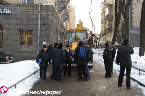 Сквер на Прорезной пострадал от рук вандалов