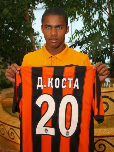 "Шахтер" официально представил своих новичков