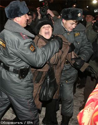 Московская милиция задержала 82-летнюю правозащитницу (ФОТО)