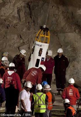 Чилийских шахтеров поднимают на поверхность. ВИДЕО, ФОТО