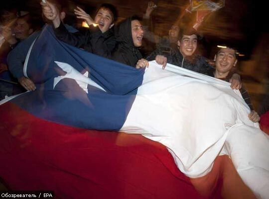 Чилийских шахтеров поднимают на поверхность. ВИДЕО, ФОТО