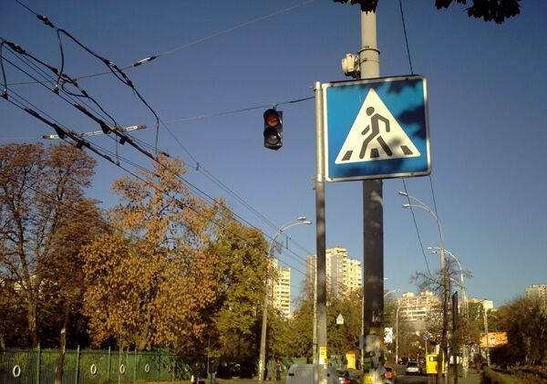 Маршрутка сбила школьника на пешеходном переходе. ФОТО