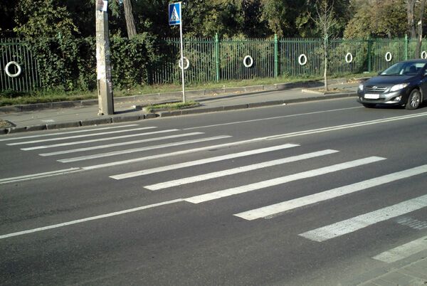 Маршрутка сбила школьника на пешеходном переходе. ФОТО