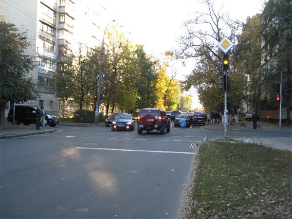 Иномарка сбила ребенка на пешеходном переходе. ФОТО