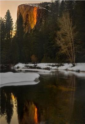 Уникальный огненный водопад. ФОТО