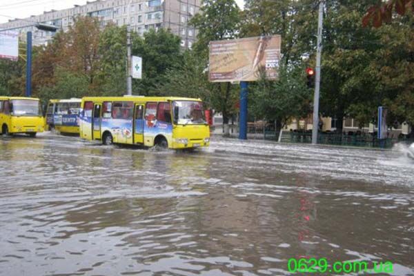 Шторм в Маріуполі рвав дроти і піднімав у повітря людей