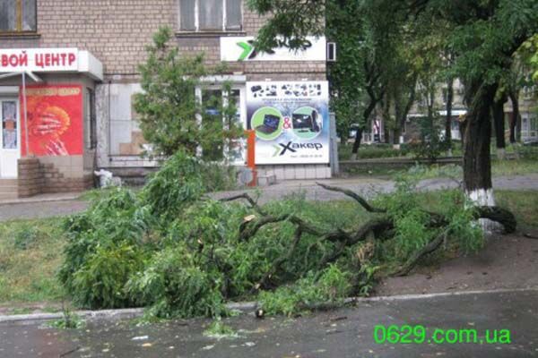 Шторм в Маріуполі рвав дроти і піднімав у повітря людей