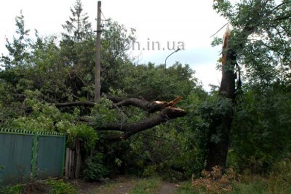 Шторм в Маріуполі рвав дроти і піднімав у повітря людей