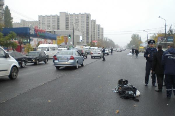 Сотрудник прокуратуры сбли трех женщин на "зебре". ФОТО