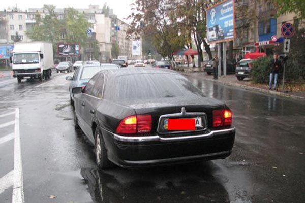 Співробітник Кабміну влаштував аварію і погрожував жертві розправою