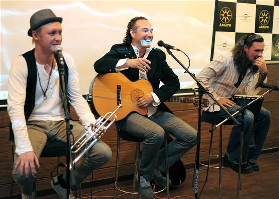 Гайтана и Джанго спели вместе