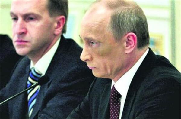Синяк и мрачное настроение: Путин только сделал пластику?