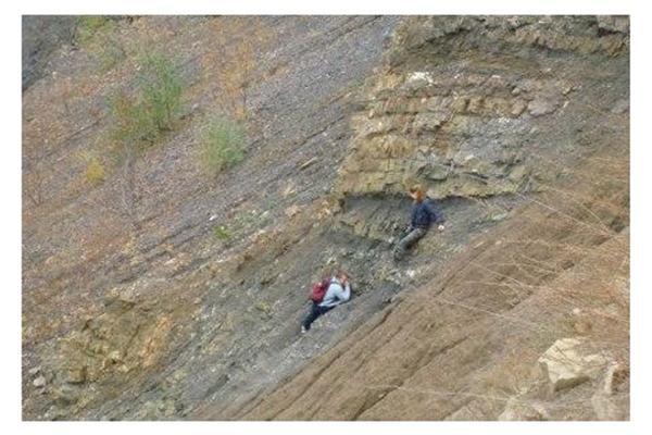 У Донецькій області люди застрягли в ртутному кар'єрі. ФОТО