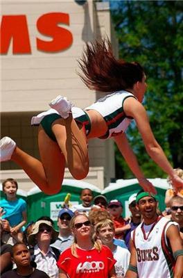 Сексуальные девушки с большими мячиками. ФОТО