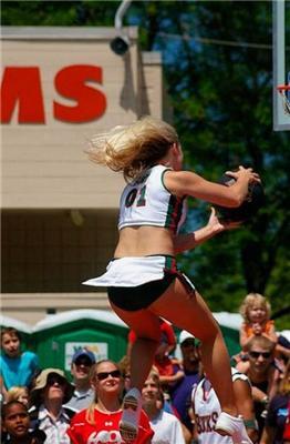 Сексуальные девушки с большими мячиками. ФОТО