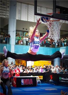 Сексуальные девушки с большими мячиками. ФОТО