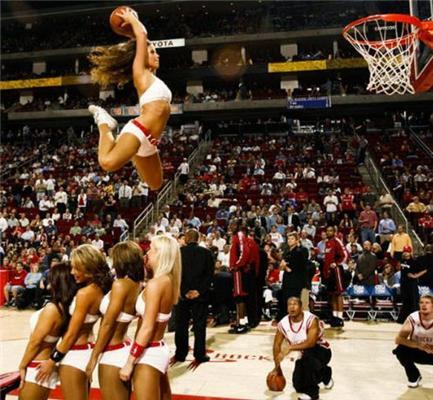 Сексуальные девушки с большими мячиками. ФОТО