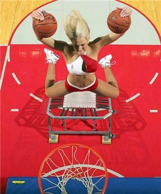 Сексуальные девушки с большими мячиками. ФОТО