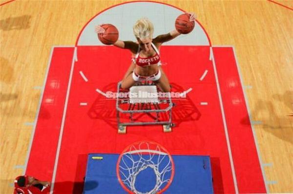 Сексуальные девушки с большими мячиками. ФОТО