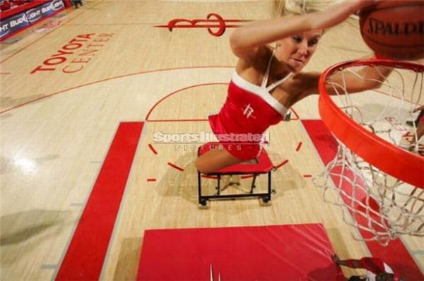 Сексуальные девушки с большими мячиками. ФОТО