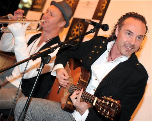 Гайтана и Джанго спели вместе