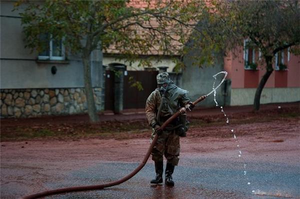 Наслідки витоку червоного шламу в Угорщині. ФОТО