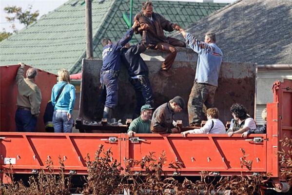 Наслідки витоку червоного шламу в Угорщині. ФОТО