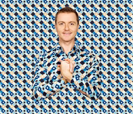 В прямом смысле слиться со стеной