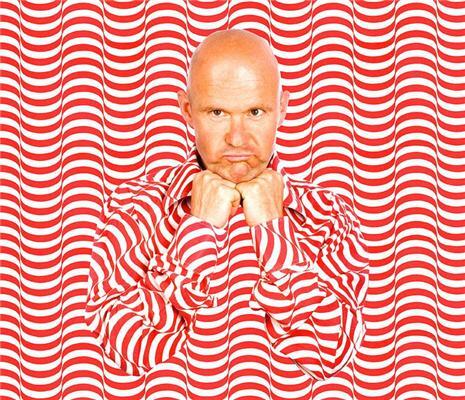 В прямом смысле слиться со стеной