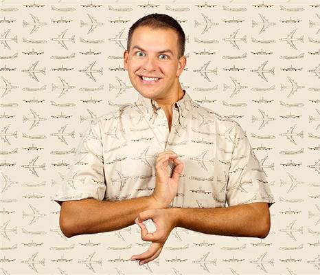 В прямом смысле слиться со стеной