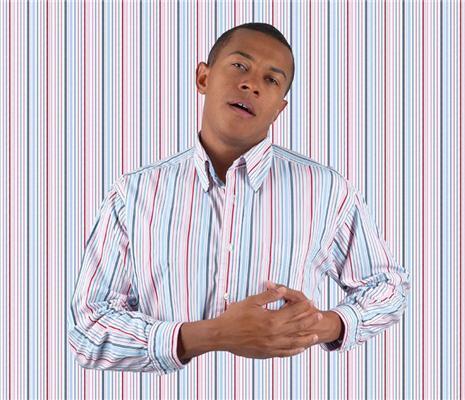 В прямом смысле слиться со стеной