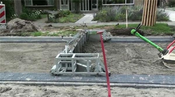 Как кладут дороги в Голландии