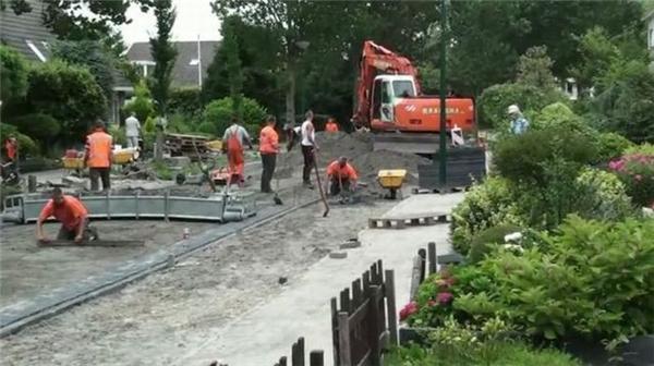 Как кладут дороги в Голландии