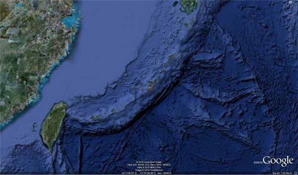 Бэтмен теперь живет в Японии