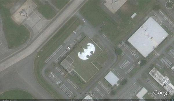 Бэтмен теперь живет в Японии