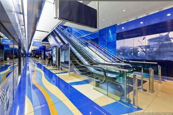 Сучасний метрополітен в Дубаї