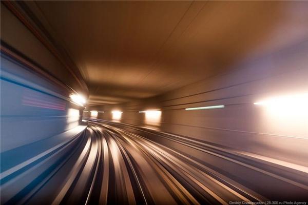 Сучасний метрополітен в Дубаї