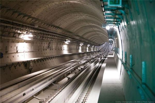 Сучасний метрополітен в Дубаї