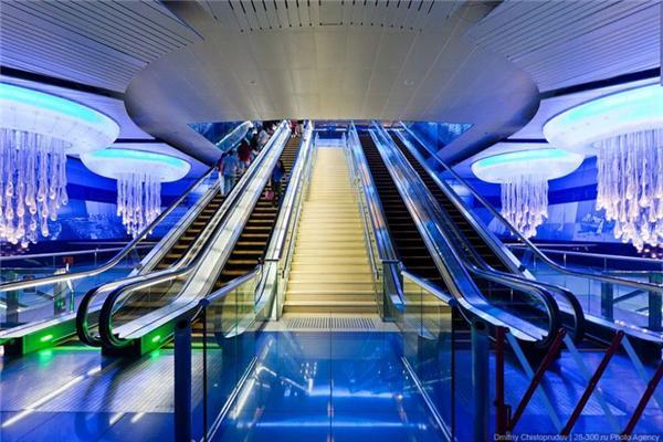 Сучасний метрополітен в Дубаї