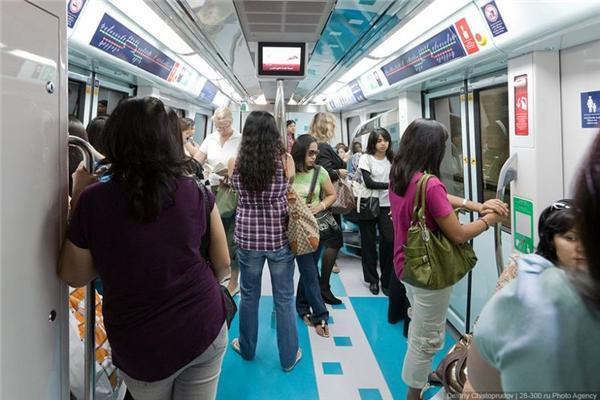 Сучасний метрополітен в Дубаї