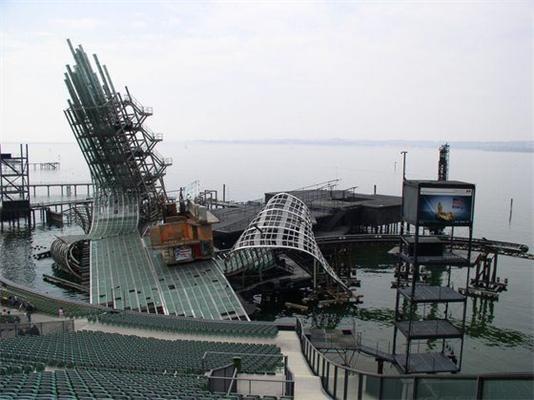 Театр на воде