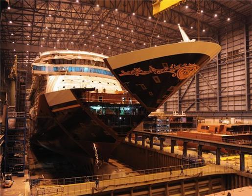 Лайнер "Disney Dream" спущений на воду в Німеччині