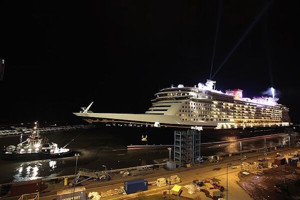 Лайнер "Disney Dream" спущений на воду в Німеччині