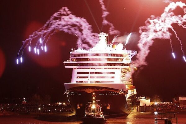 Лайнер "Disney Dream" спущений на воду в Німеччині